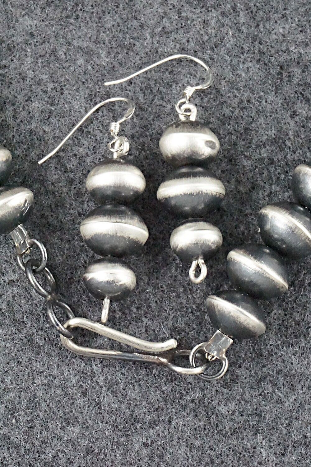 Sterling Silver Navajo Pearl Necklace & Earrings - Presley Haley