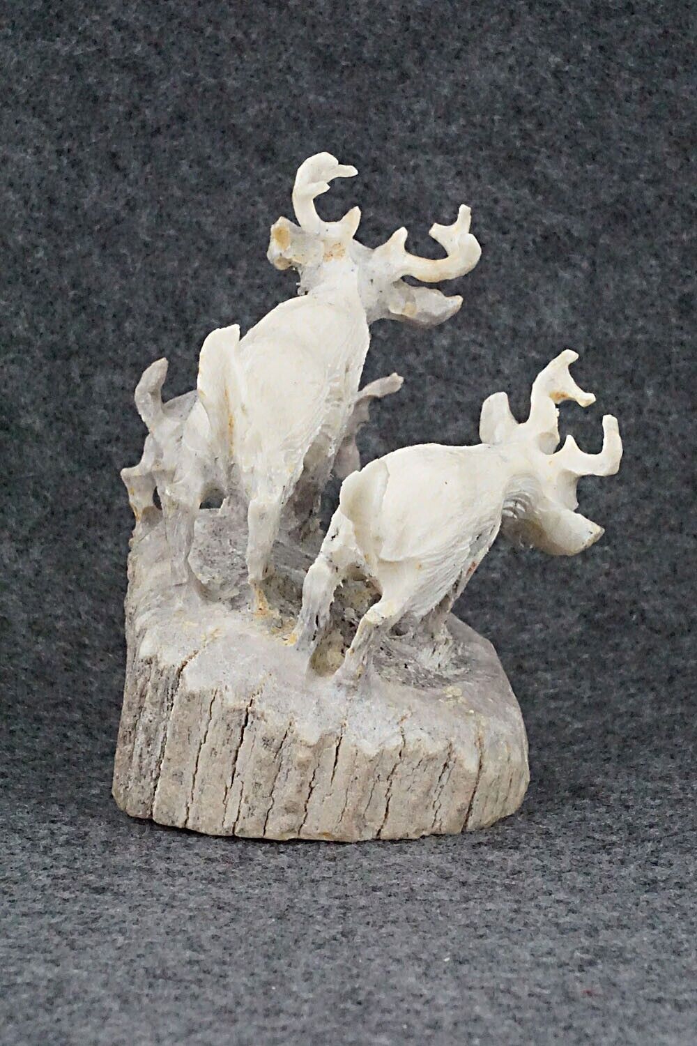 Deer Zuni Fetish Carving - Lewis Malie