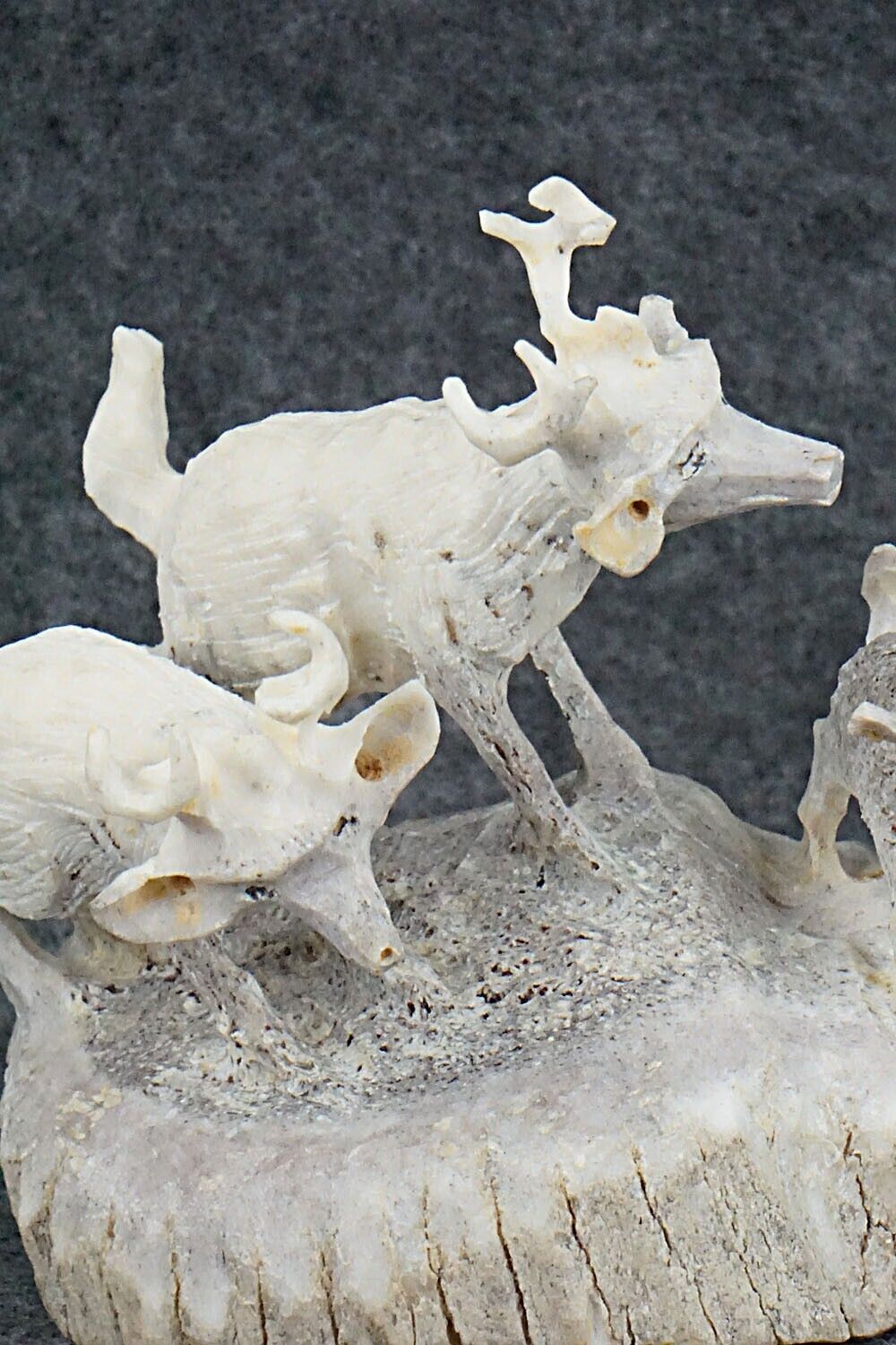 Deer Zuni Fetish Carving - Lewis Malie