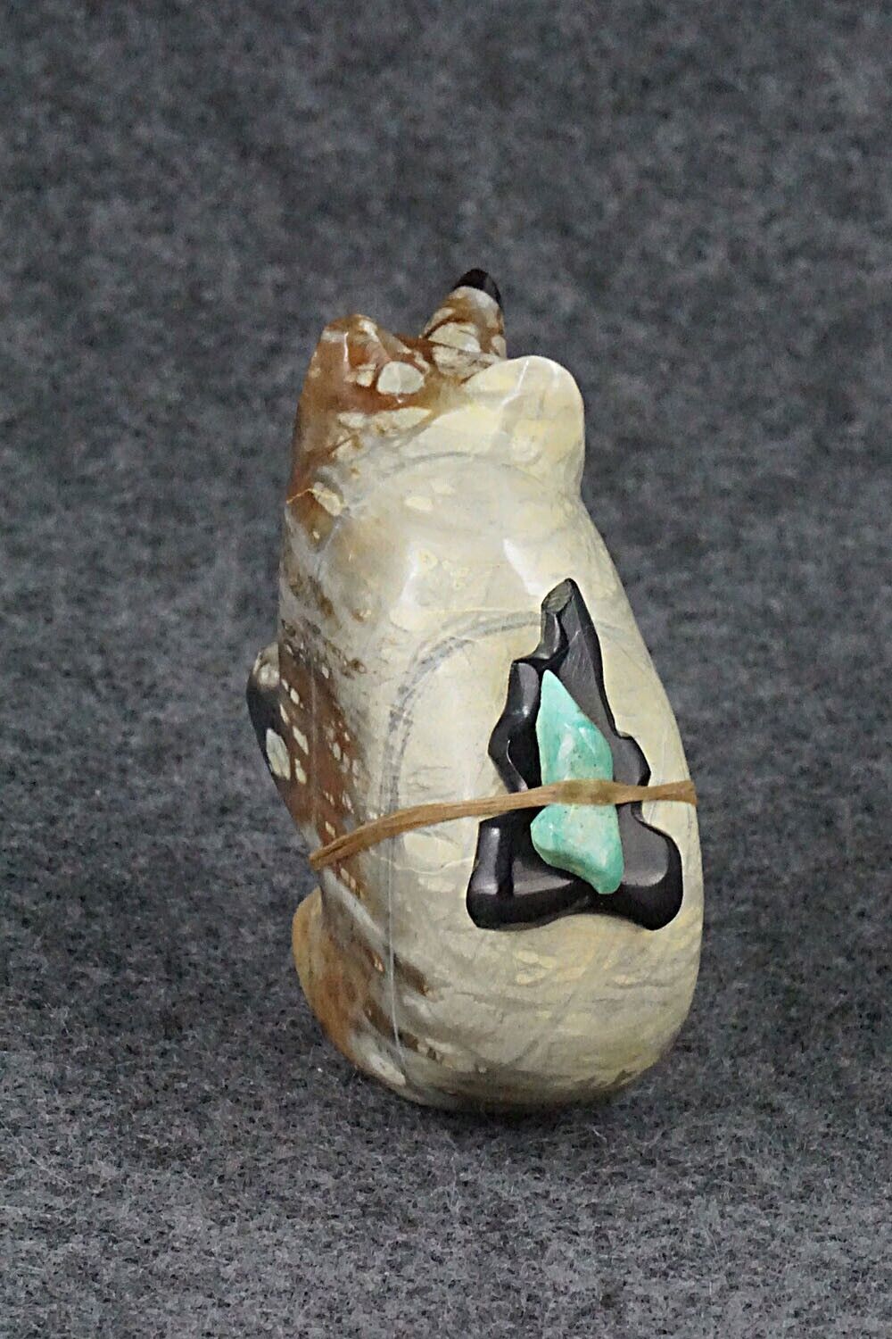 Bear Zuni Fetish Carving - Enrike Leekya