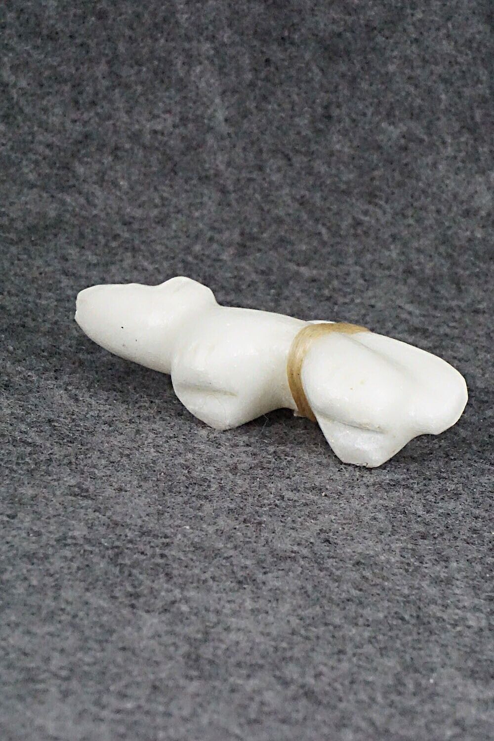 Mountain Lion Zuni Fetish Carving - Peter Gasper
