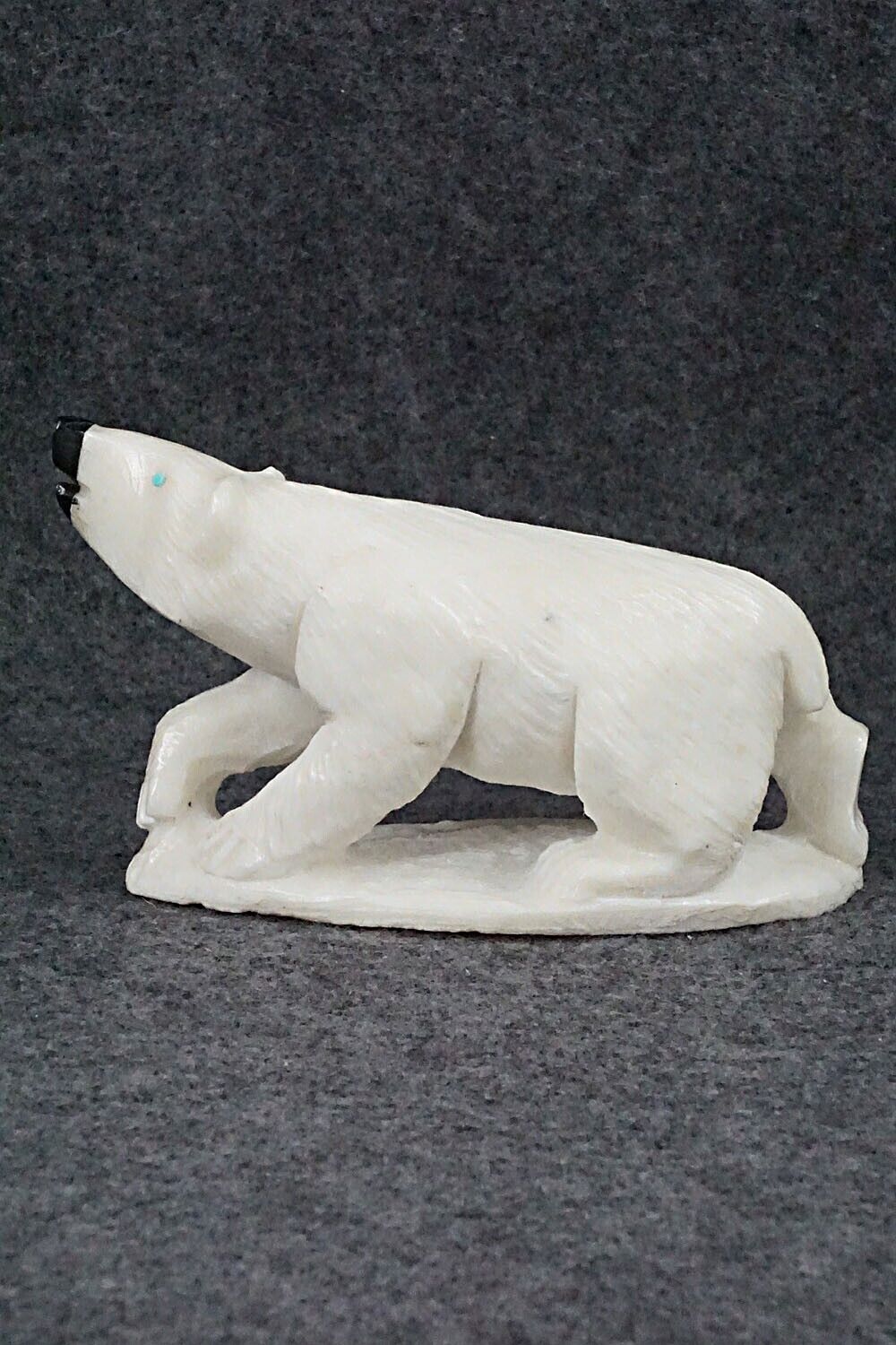 Bear Zuni Fetish - Derrick Kaamasee
