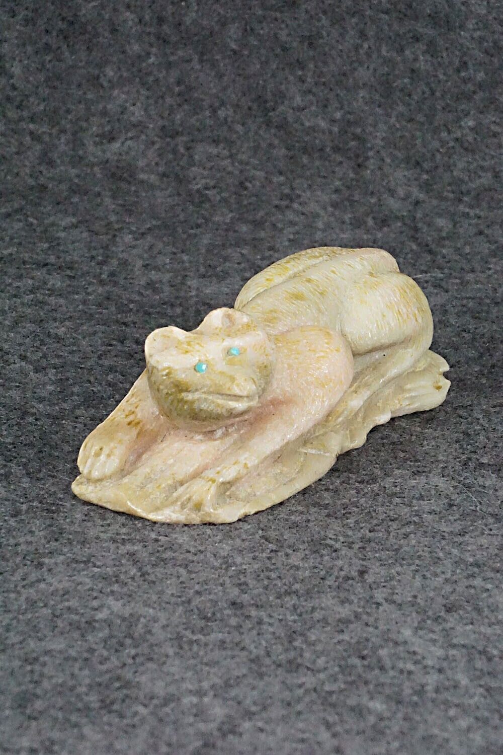 Wolf Zuni Fetish Carving - Calvin Weeka