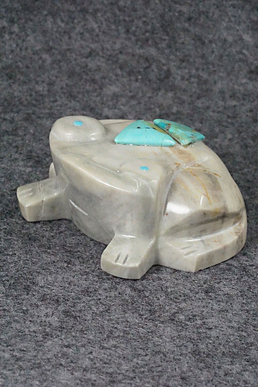 Frog Zuni Fetish Carving - Shannon Calavaza