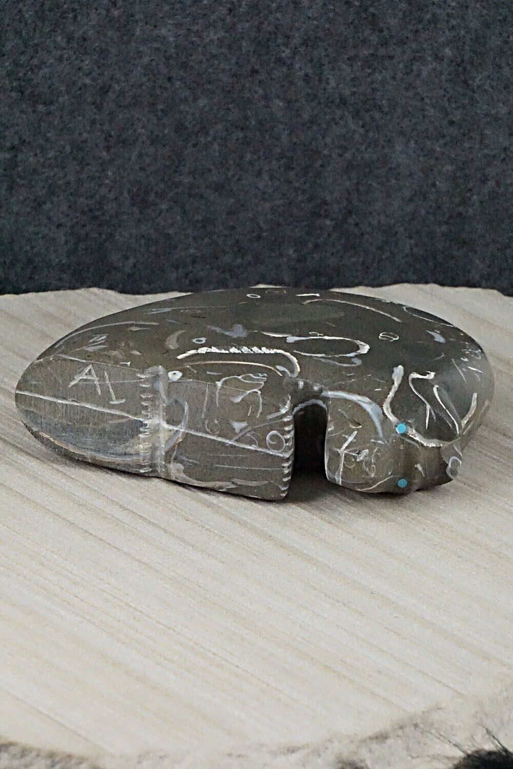 Bear Zuni Fetish Carving - Andres Lementino
