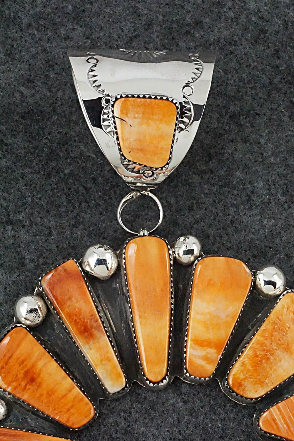 Spiny Oyster and Sterling Silver Naja Pendant - Leslie Nez