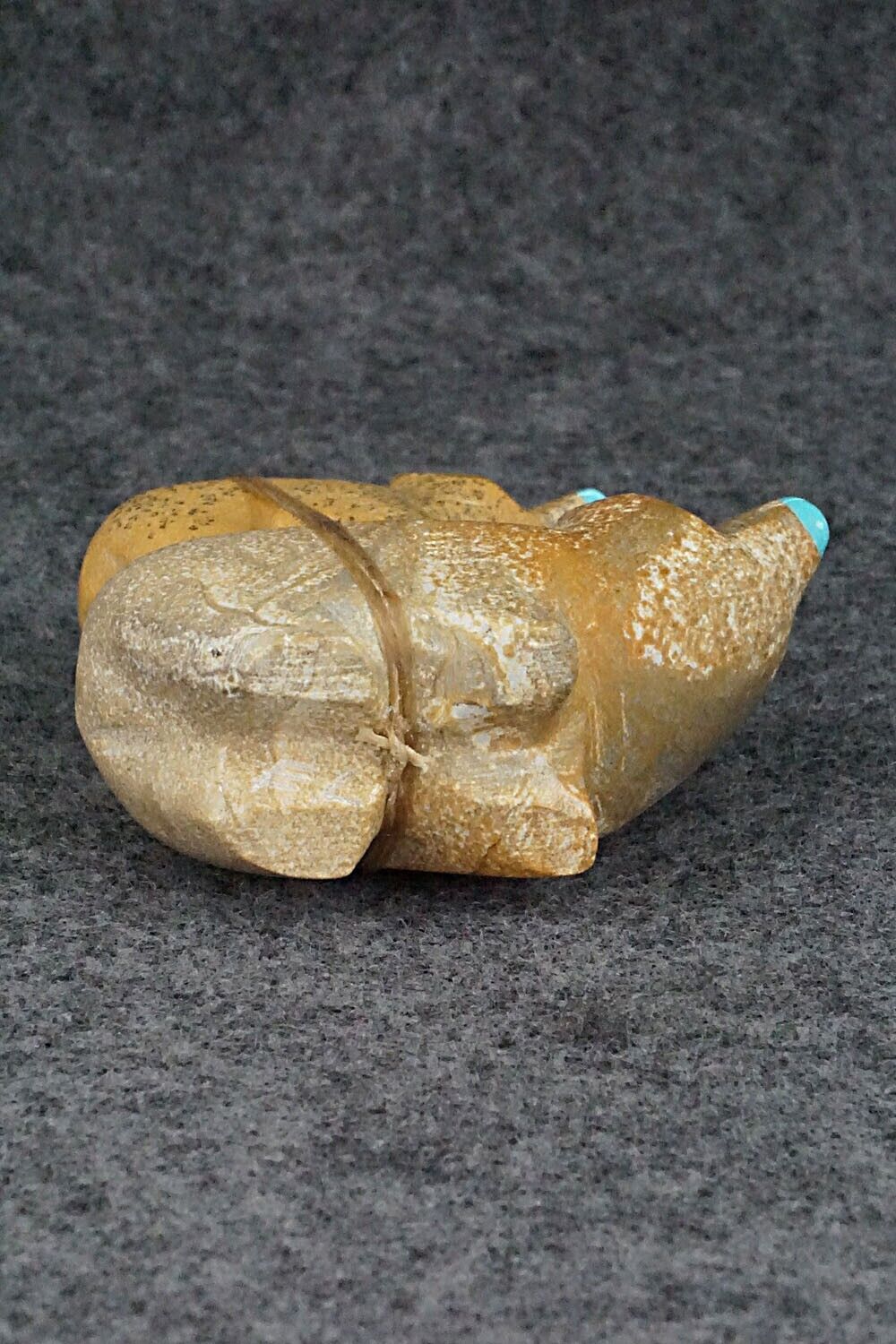 Bear Zuni Fetish Carving - Enrike Leekya