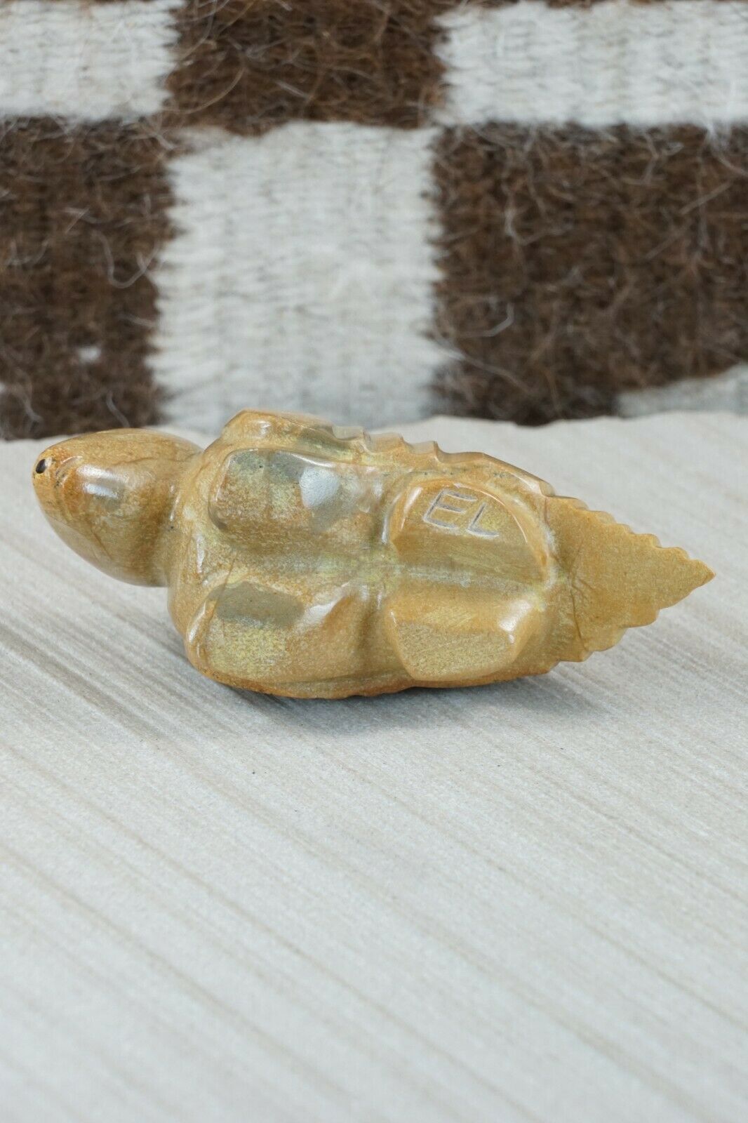 Armadillo Zuni Fetish Carving - Enrike Leekya