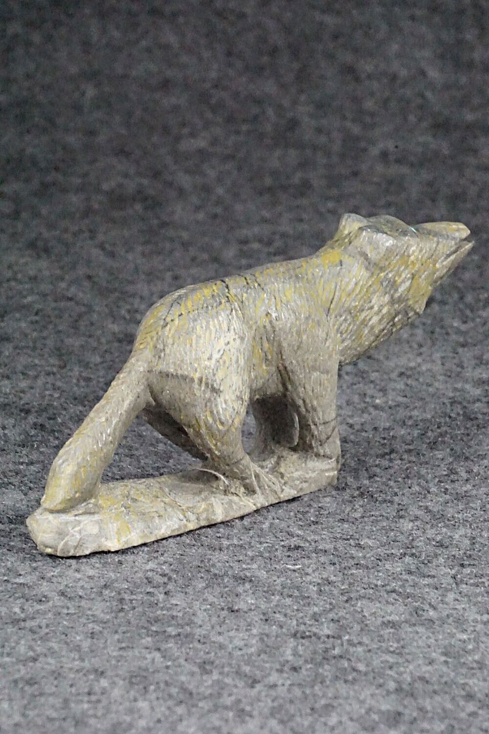 Wolf Zuni Fetish Carving - Calvin Weeka