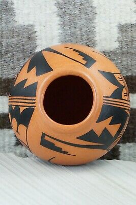 Hopi Pottery - A. Yesslith