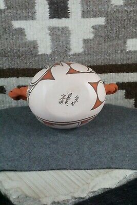 Zuni Pottery - Kalani Gchachu