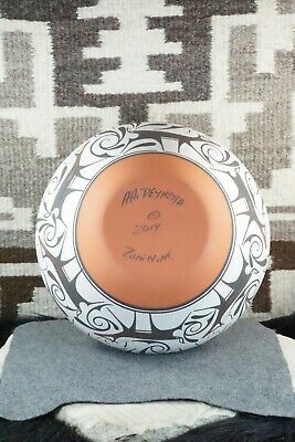 Zuni Pottery - Agnes Peynetsa