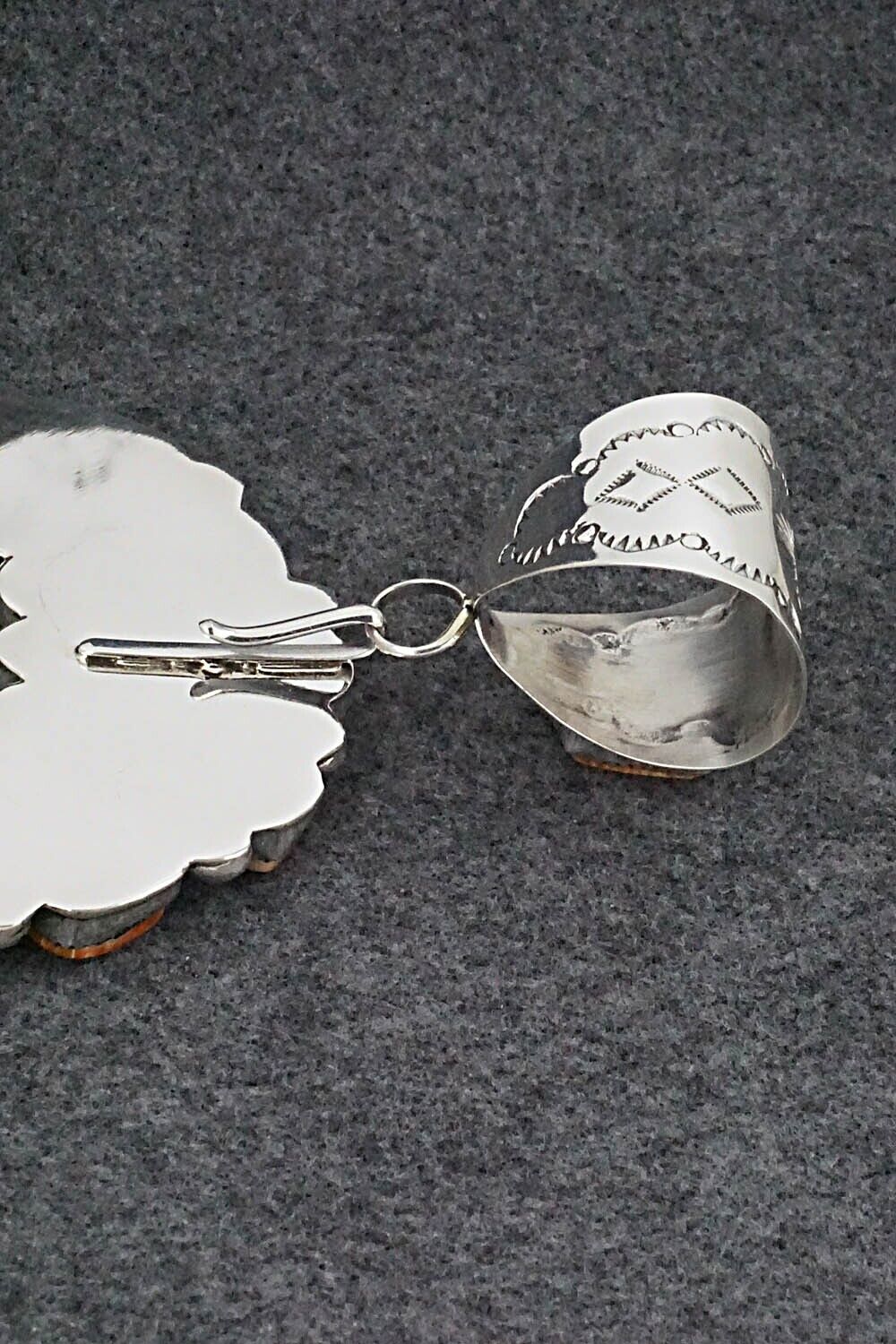 Spiny Oyster and Sterling Silver Naja Pendant - Leslie Nez