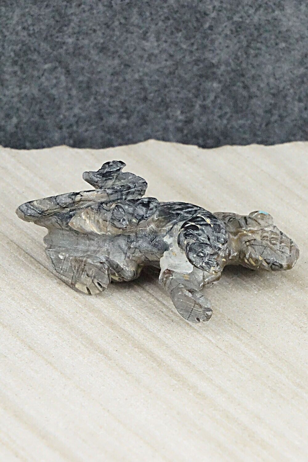 Chameleon Zuni Fetish Carving - Wilfred Cheama
