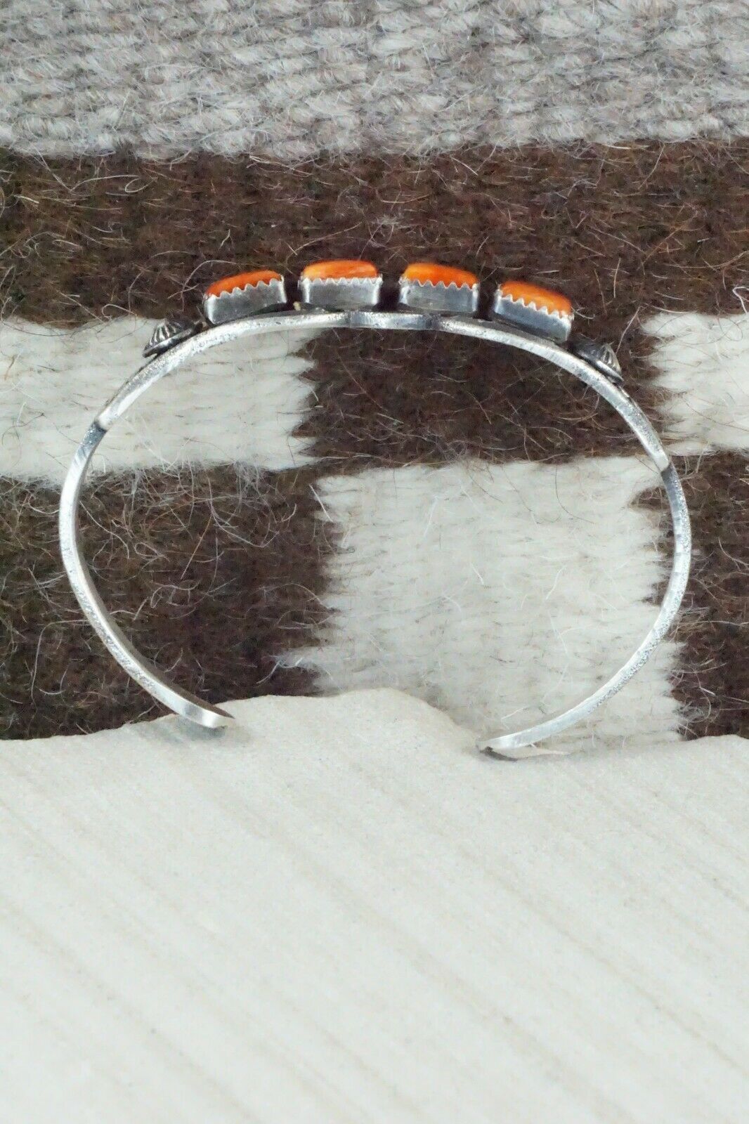 Spiny Oyster and Sterling Silver Bracelet - Eva & Linberg Billah