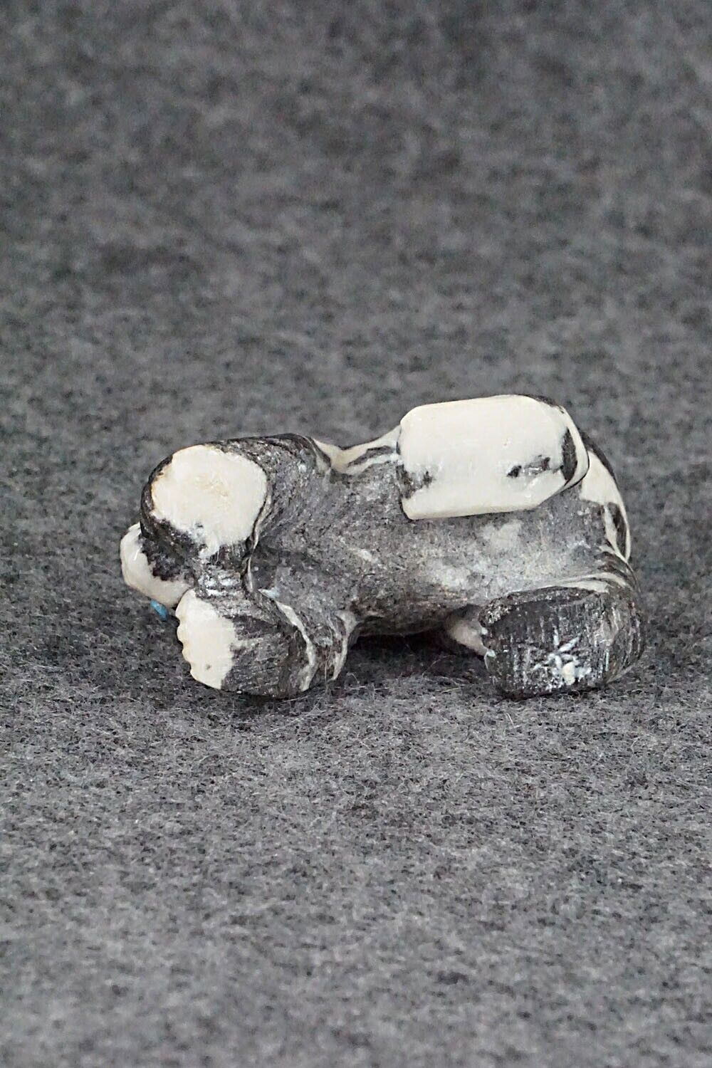 Badger Zuni Fetish Carving - Derrick Kaamasee