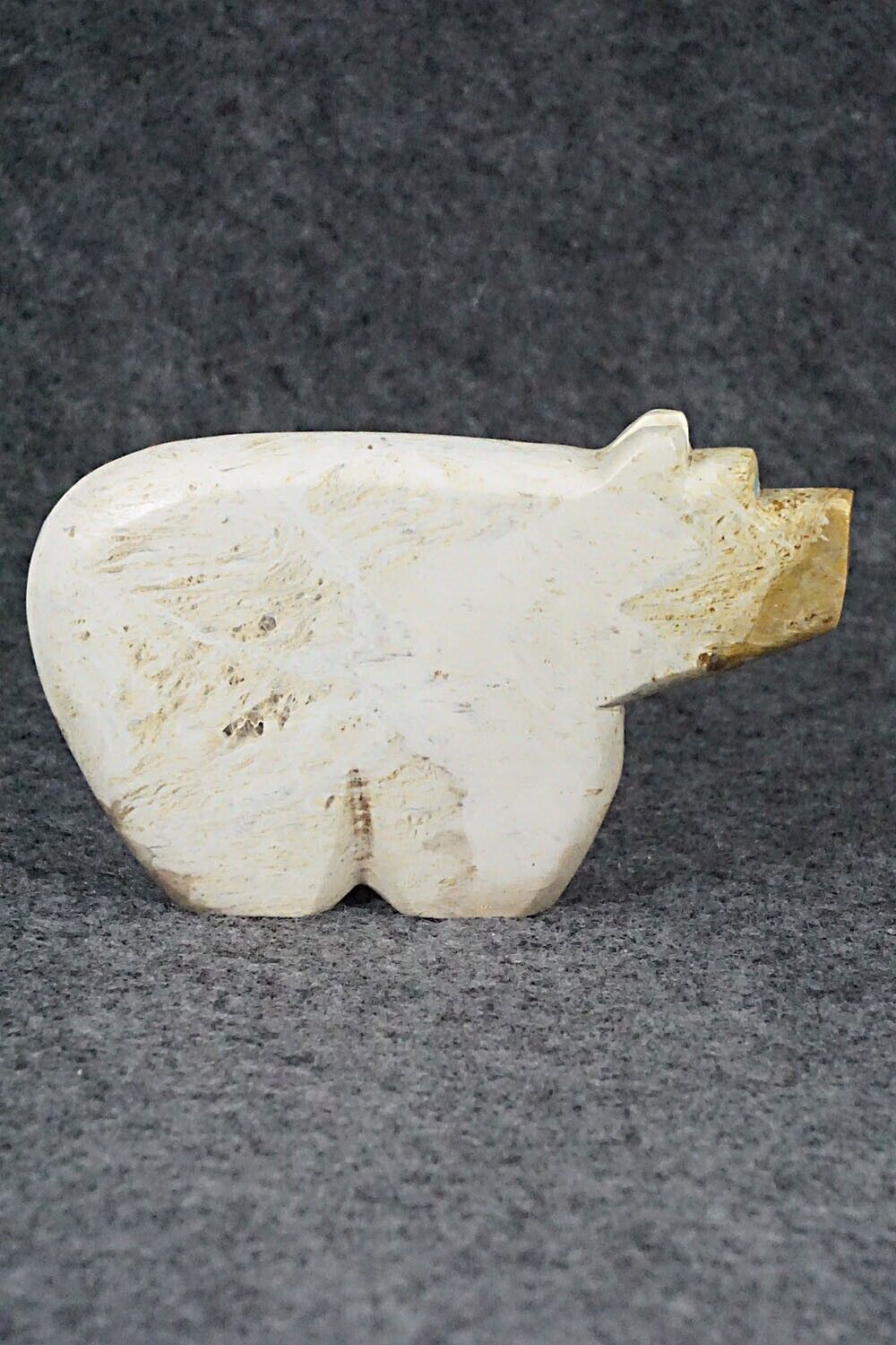 Bear Zuni Fetish Carving - Bernard Laiwakete