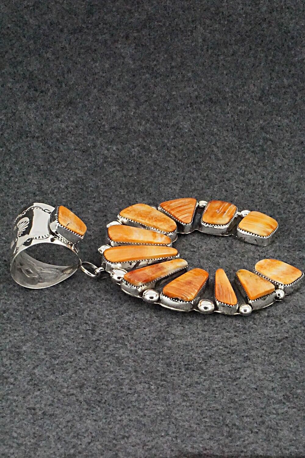 Spiny Oyster and Sterling Silver Naja Pendant - Leslie Nez