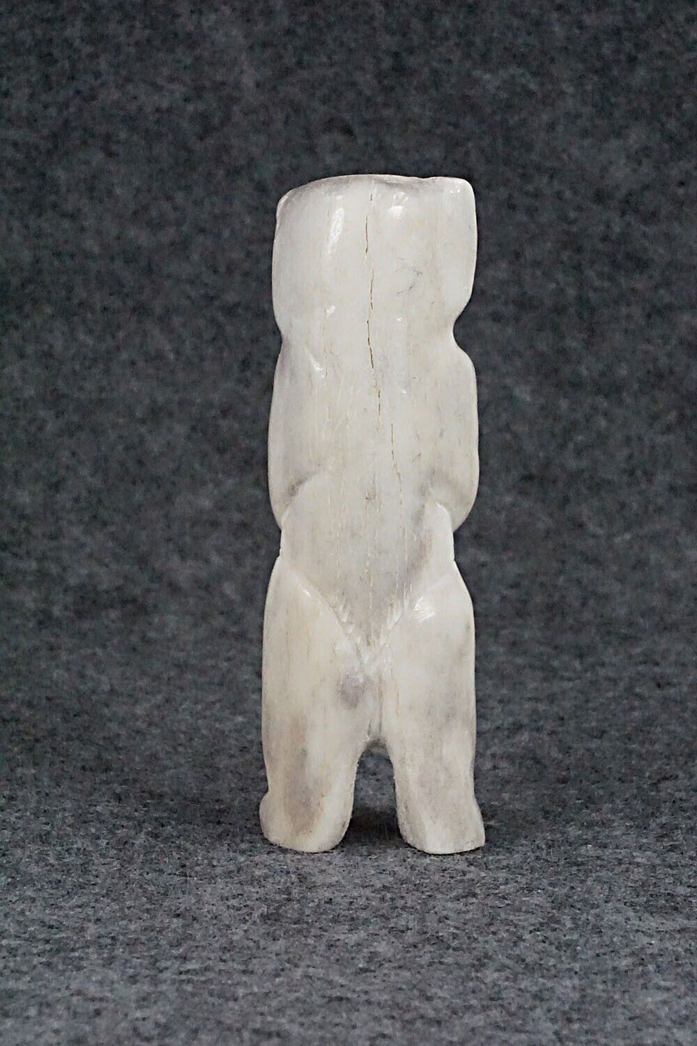 Bear Zuni Fetish Carving - Faron Lowsayatee
