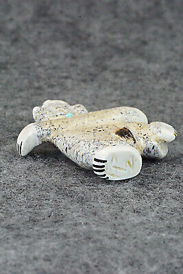 Bear Zuni Fetish Carving - Claudia Peina