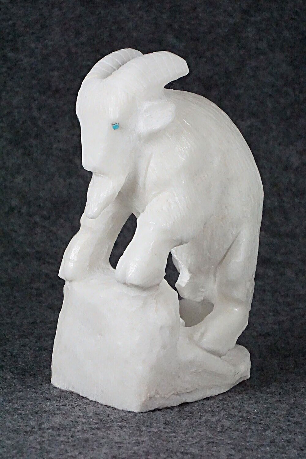 Mountain Goat Zuni Fetish - Derrick Kaamasee