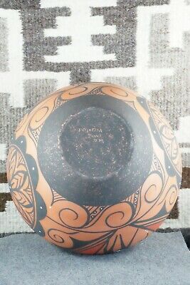 Zuni Pottery - Peynetsa