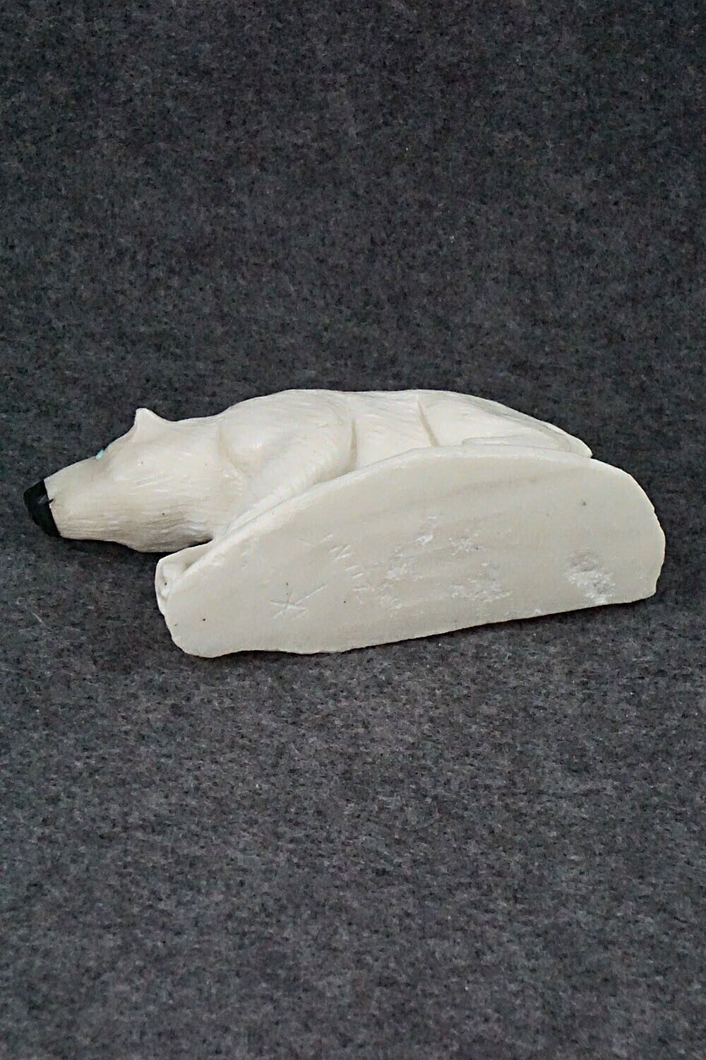 Bear Zuni Fetish - Derrick Kaamasee