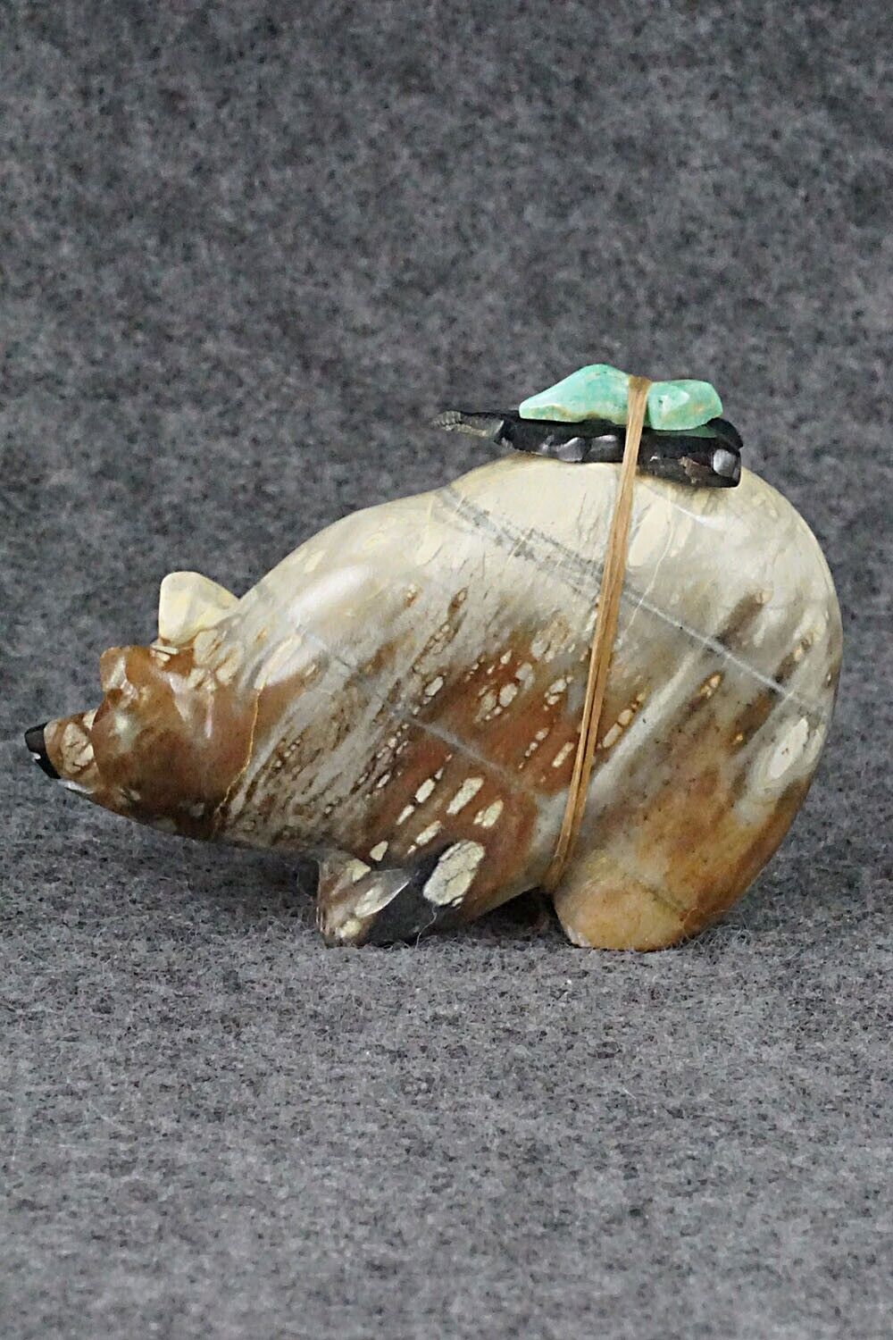 Bear Zuni Fetish Carving - Enrike Leekya