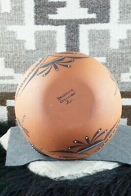 Zuni Pottery - Deldrick Cellicion