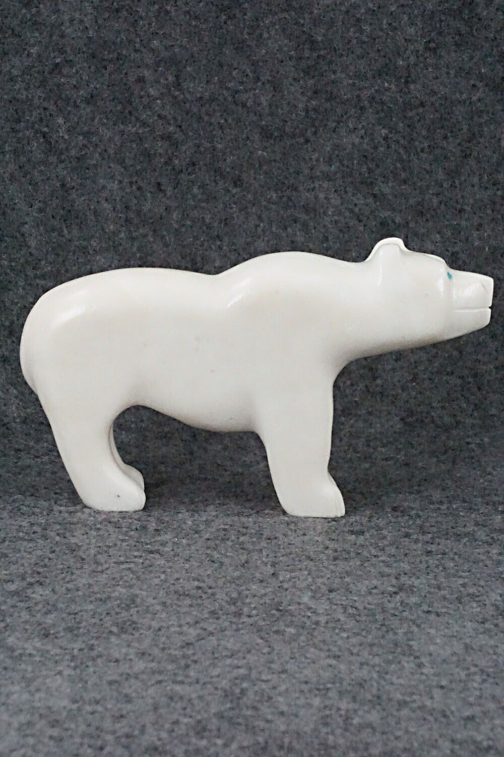 Bear Zuni Fetish Carving - Andres Lementino
