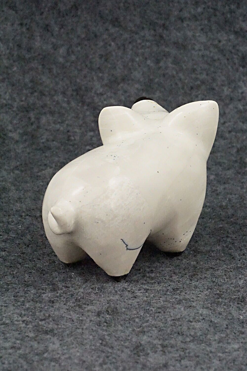 Pig Zuni Fetish Carving - Enrike Leekya