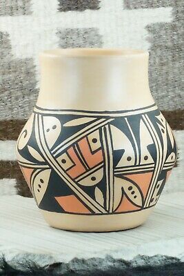 Hopi Pottery - D. Yesslith