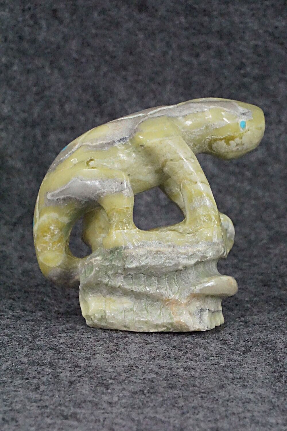Lizard Zuni Fetish Carving - Chris Pooacha