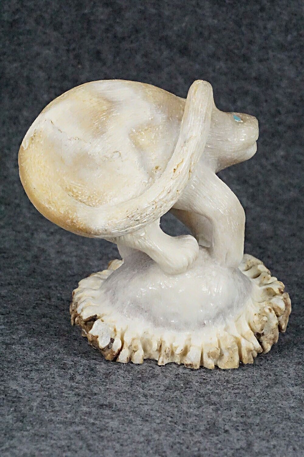 Mountain Lion Zuni Fetish Carving - Maxx Laate