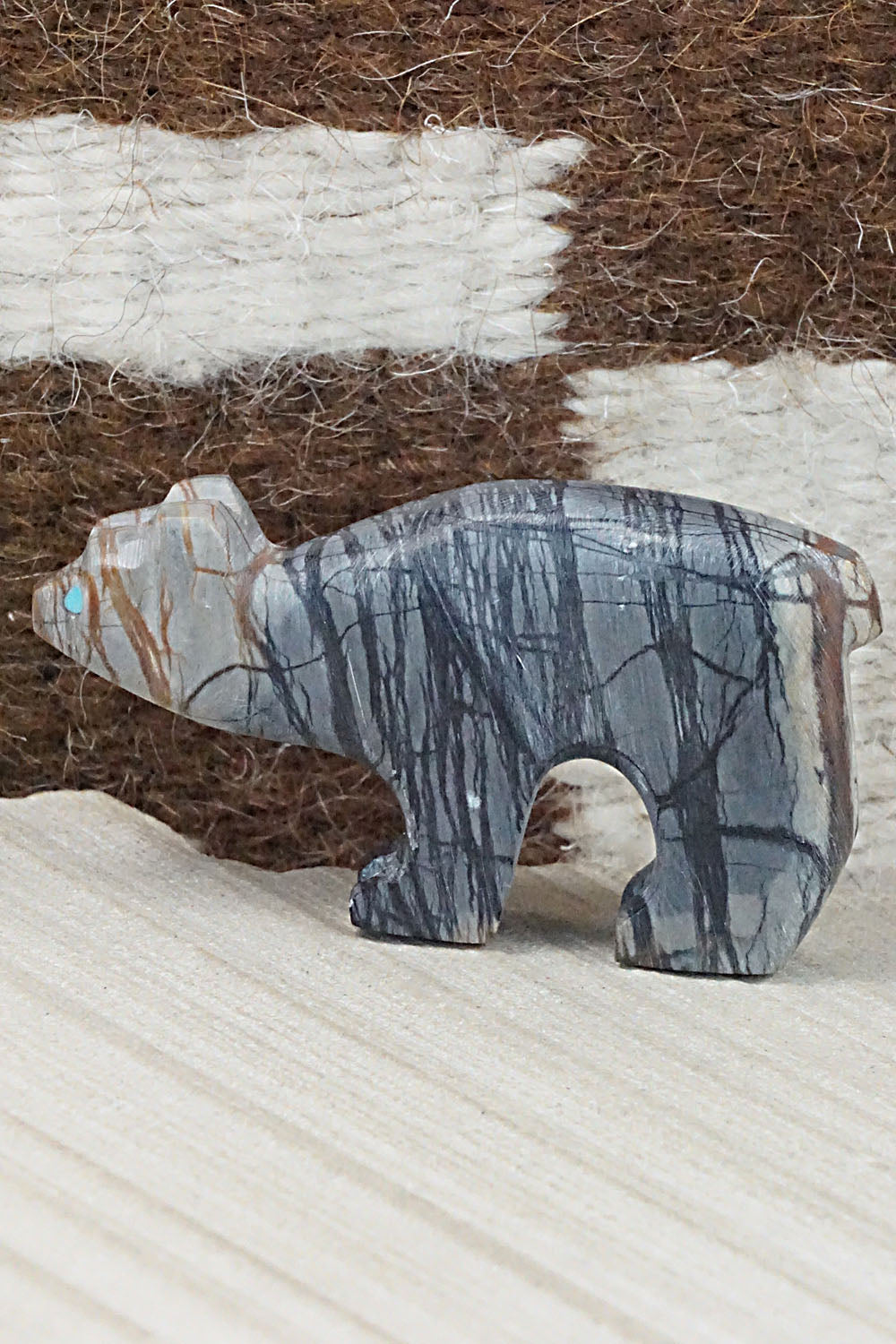 Bear Zuni Fetish Carving - Cameron Nastacio