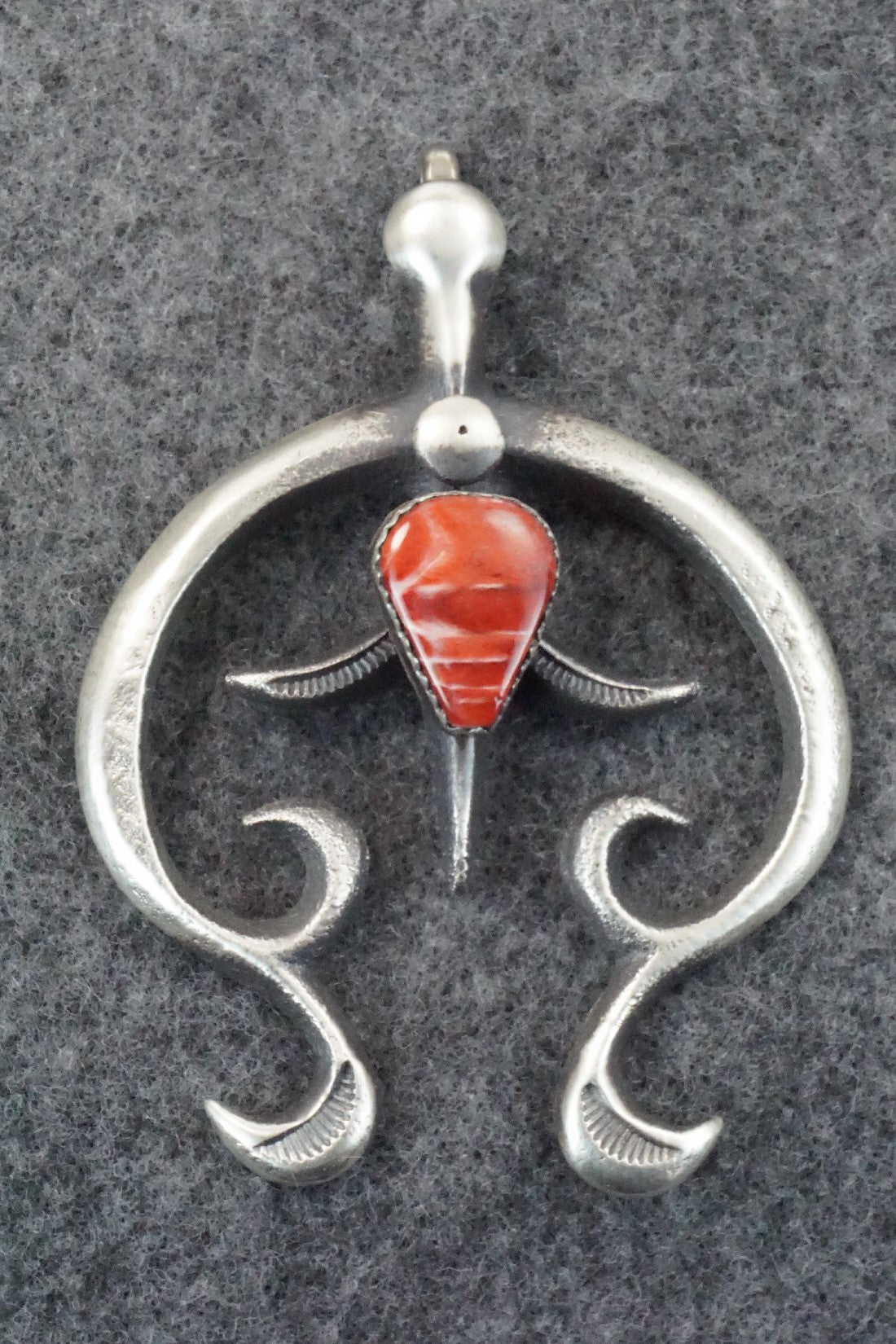 Spiny Oyster and Sterling Silver Pendant - V. Cayatineto