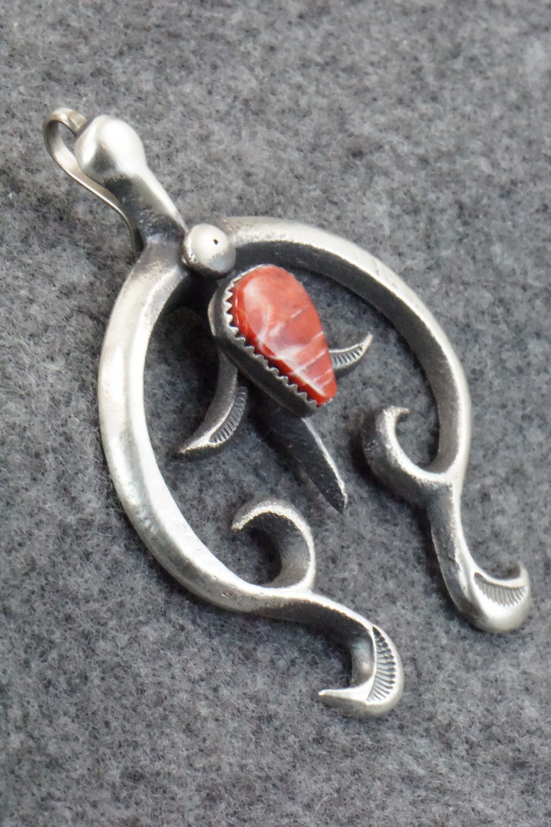 Spiny Oyster and Sterling Silver Pendant - V. Cayatineto