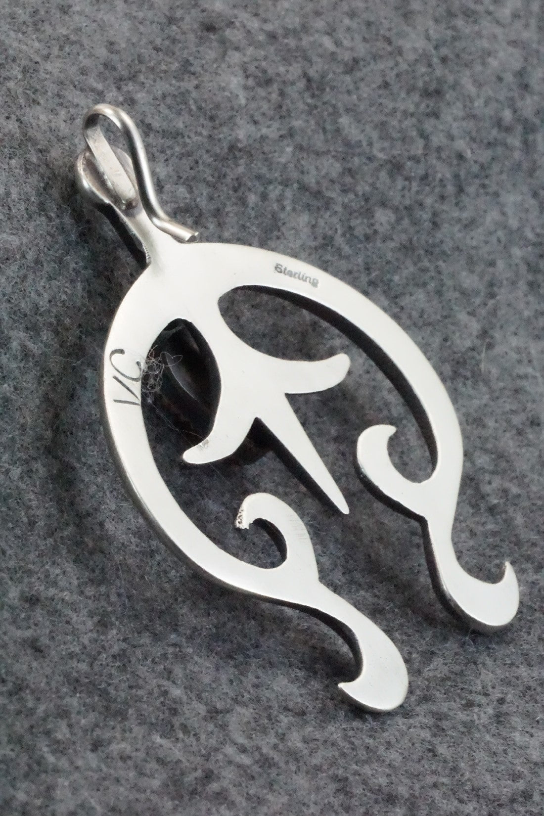 Spiny Oyster and Sterling Silver Pendant - V. Cayatineto