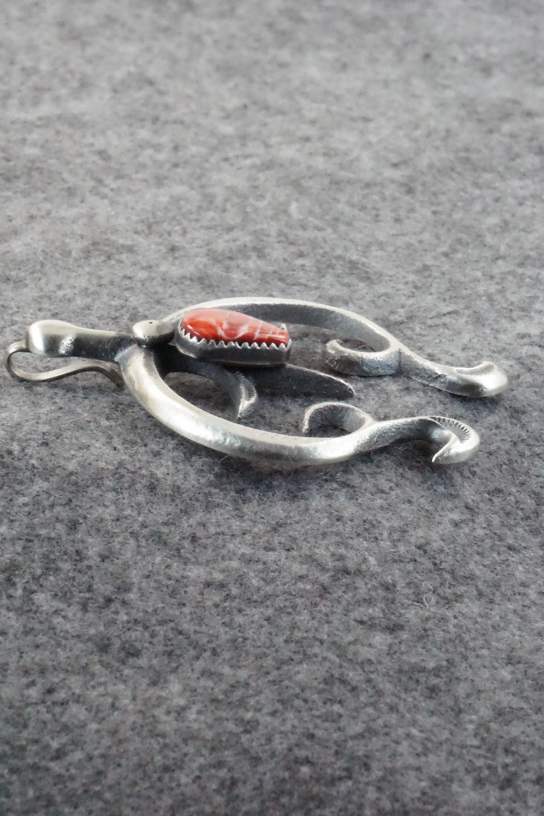 Spiny Oyster and Sterling Silver Pendant - V. Cayatineto