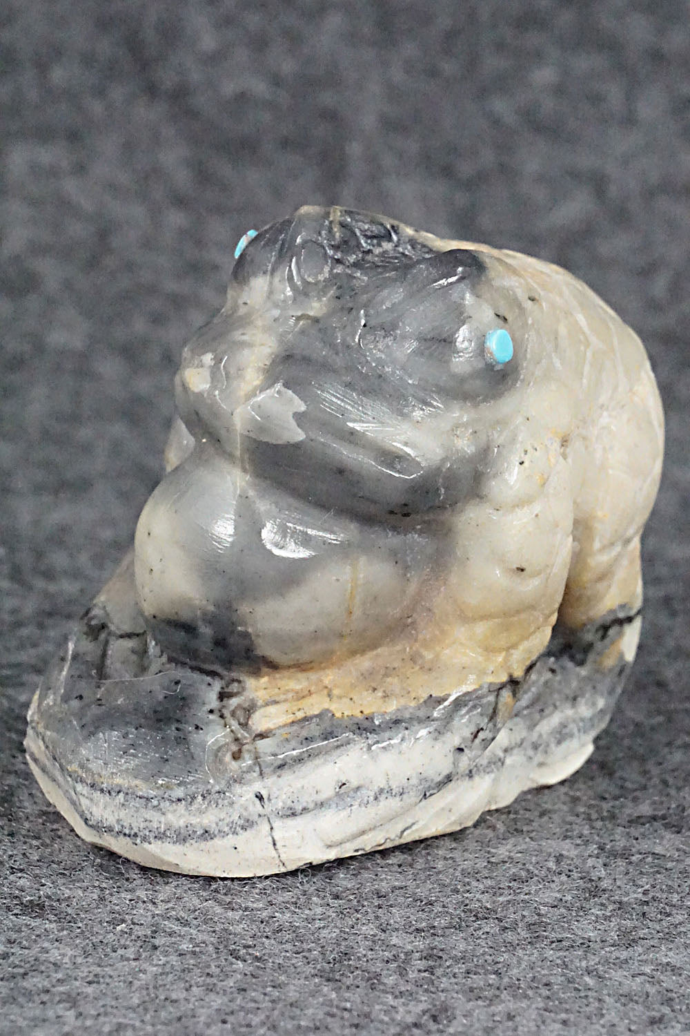 Frog Zuni Fetish Carving - Carlton Kaamasee