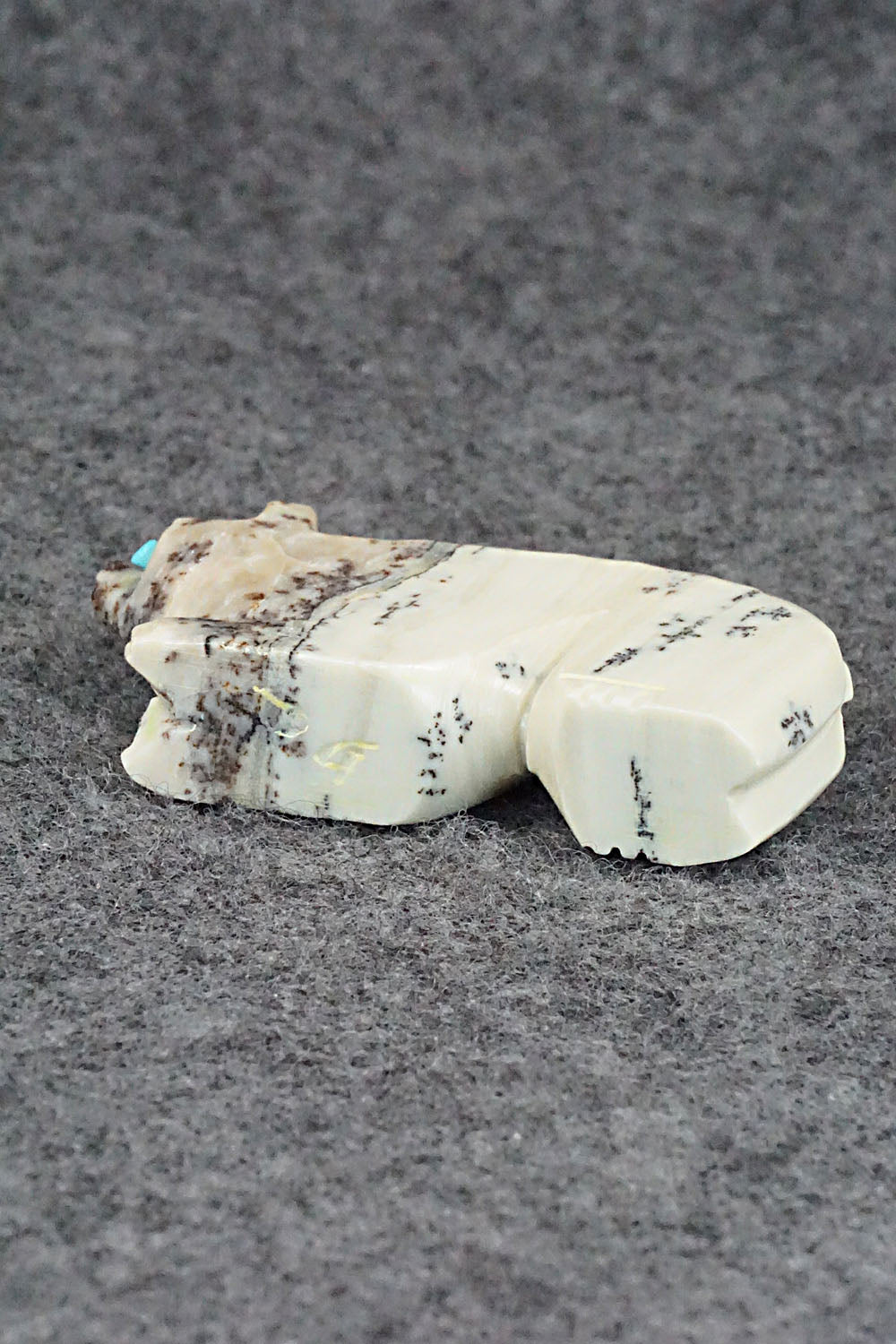 Bear Zuni Fetish Carving - Danette Laate