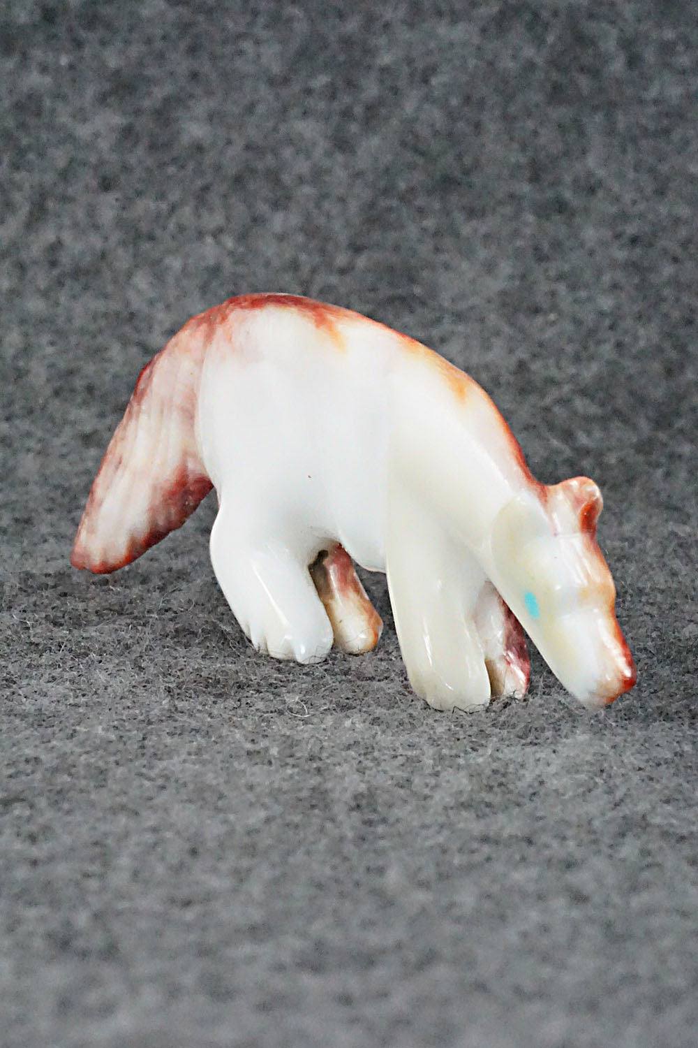 Wolf Zuni Fetish Carving - Andres Quandelacy