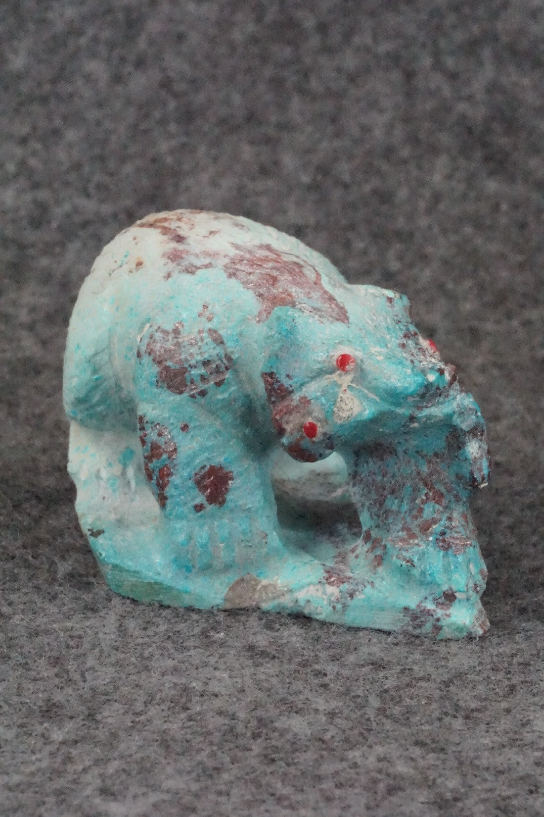 Bear Zuni Fetish Carving - Derrick Kaamasee