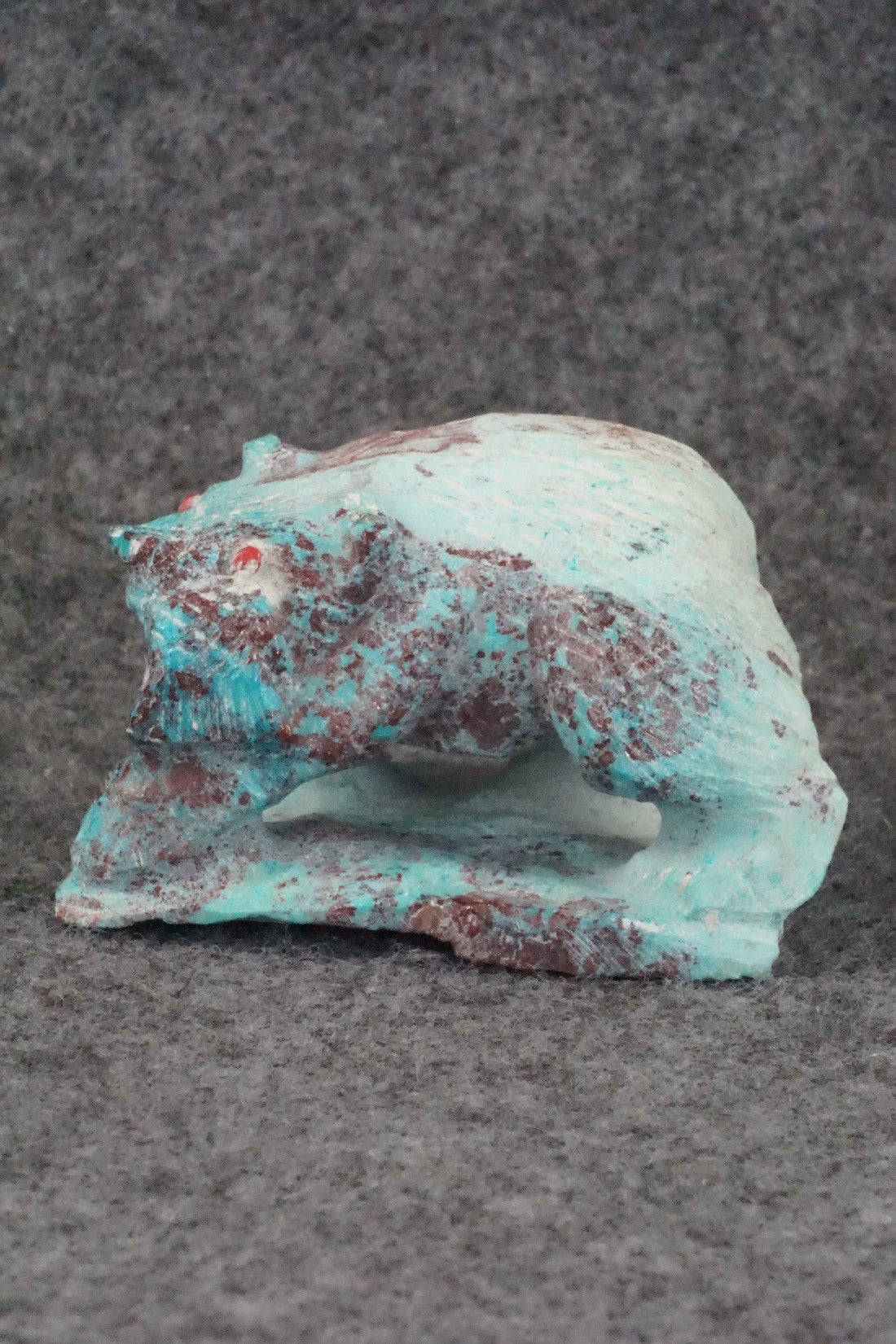 Bear Zuni Fetish Carving - Derrick Kaamasee