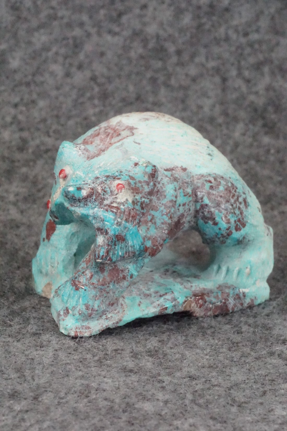 Bear Zuni Fetish Carving - Derrick Kaamasee