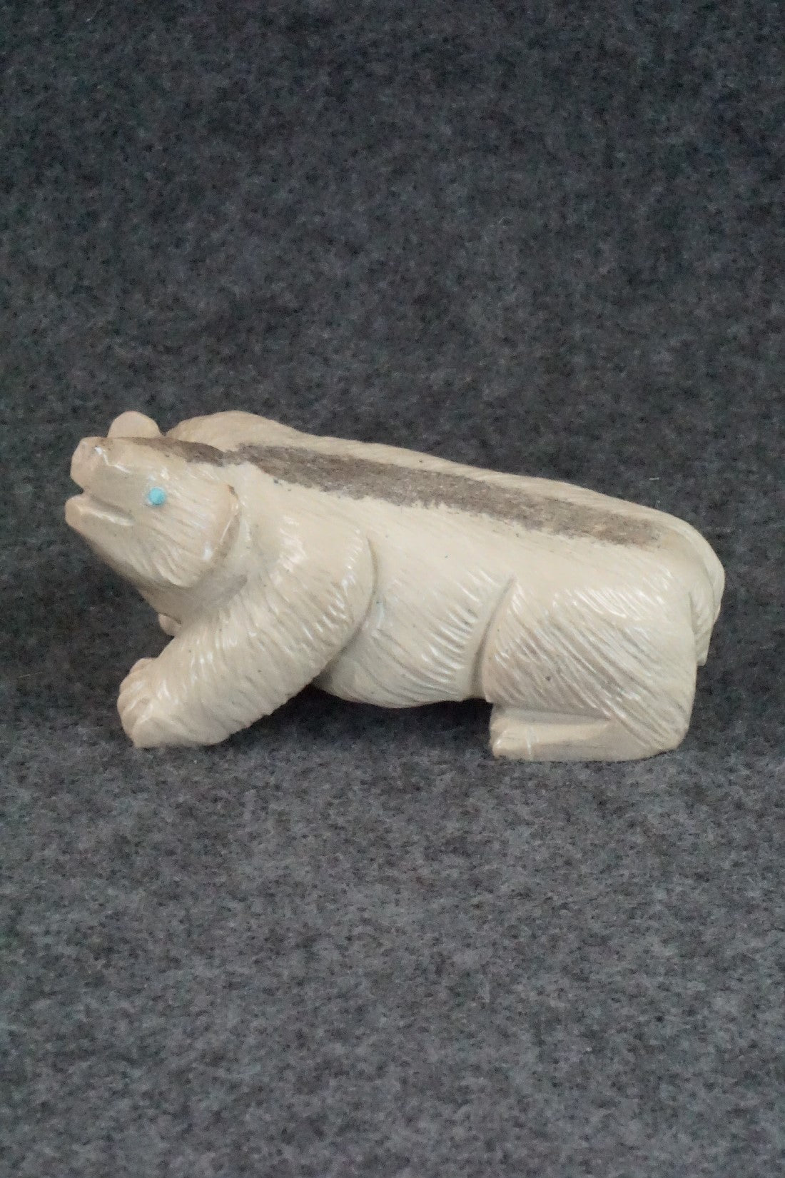 Bear Zuni Fetish Carving - Derrick Kaamasee