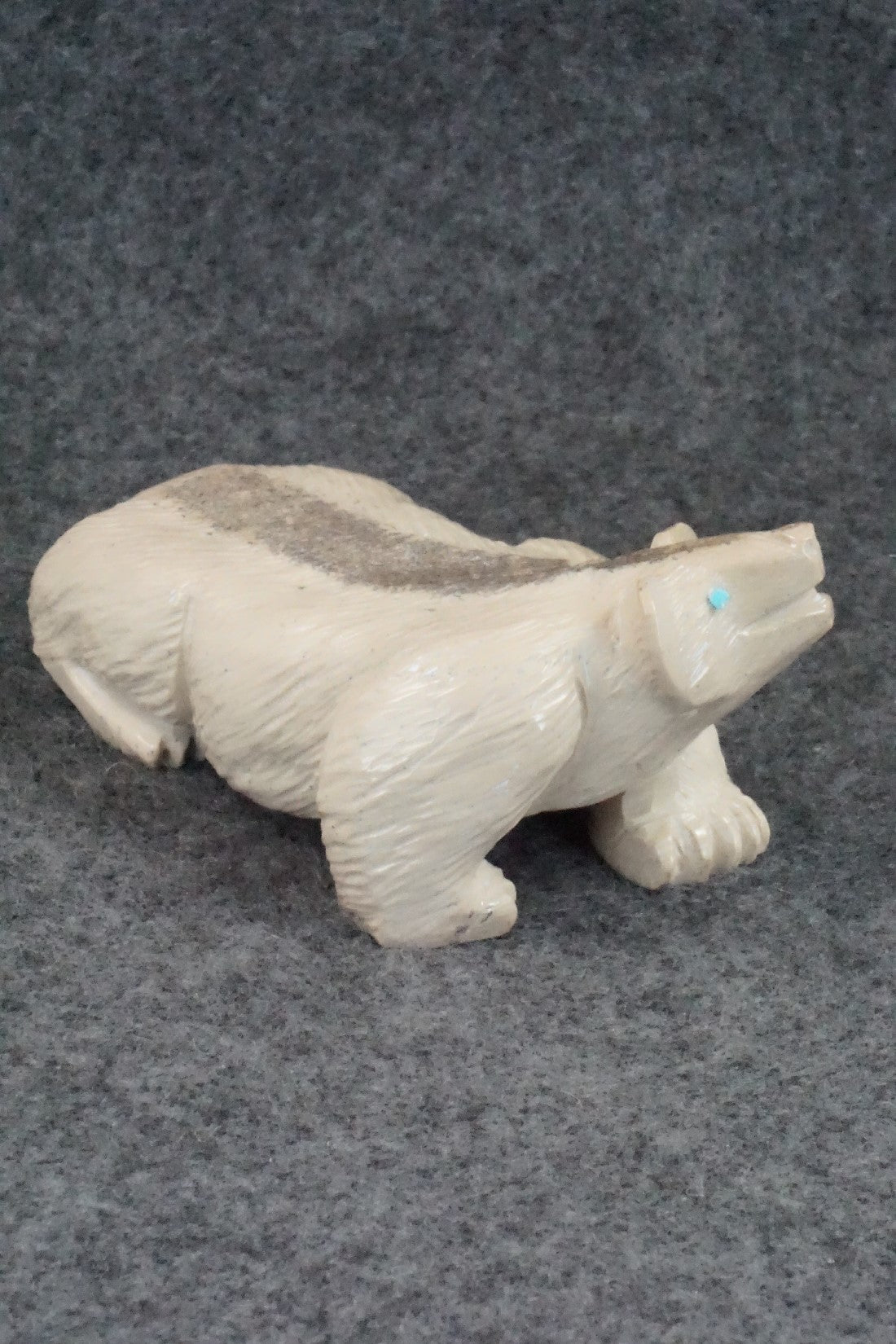 Bear Zuni Fetish Carving - Derrick Kaamasee