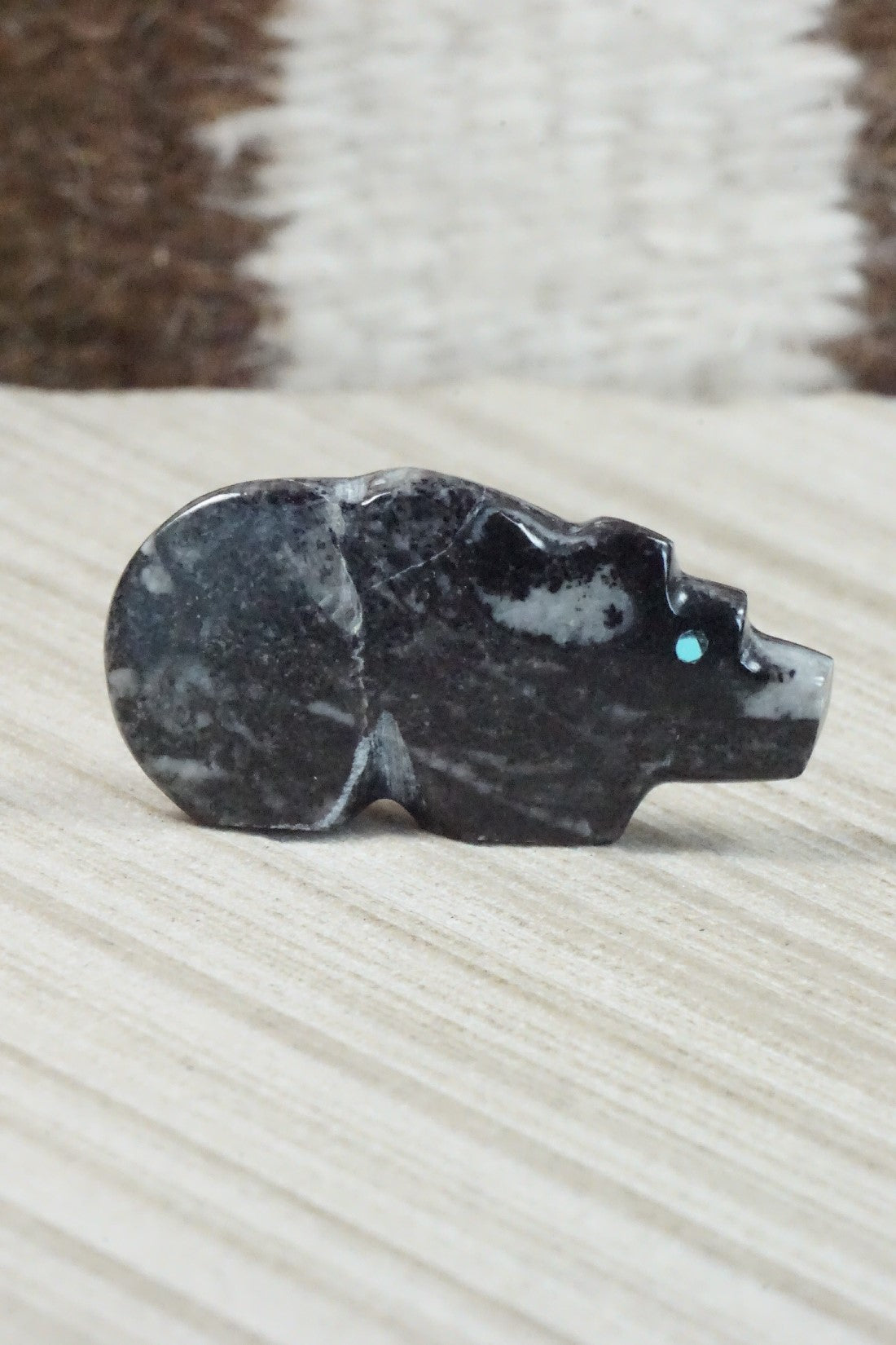 Bear Zuni Fetish Carving - Bernard Laiwakete