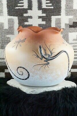 Zuni Pottery - Deldrick Cellicion