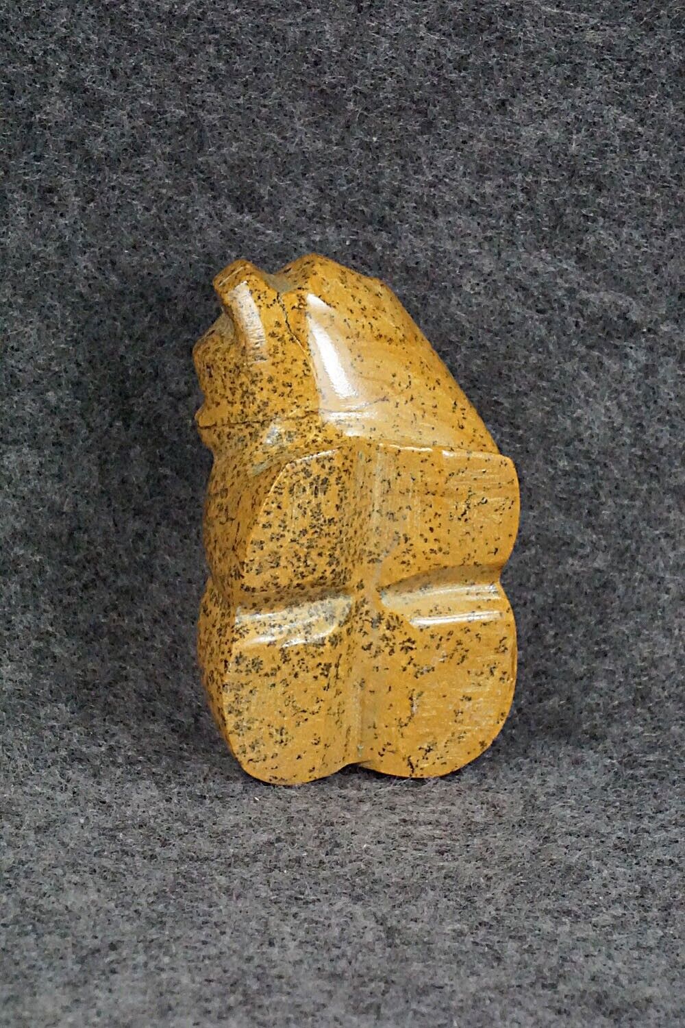 Bear Zuni Fetish Carving - Jessica Eriacho